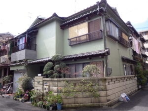 和風住宅の塗り替え　外壁塗装の施工事例画像