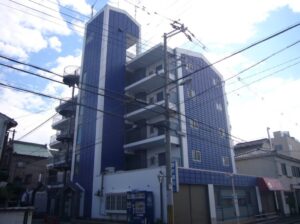 豊中市施工例　外壁フッソ塗装・屋根シングル瓦葺きの施工事例画像