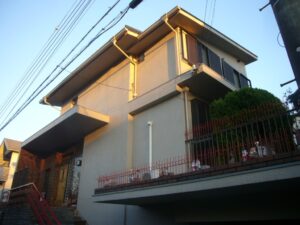 神戸市　外壁フッソ塗装・屋根ガリバリューム鋼葺きの施工事例画像