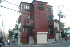 外壁パーフェクトトップ塗装２色仕上・シーリング打ち替え・屋根塗装の施工事例画像