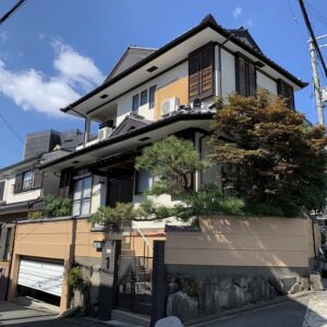 吹田市で耐用年数１８年のパーフェクトトップを使用した外壁塗装工事の施工事例画像