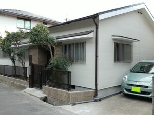 吹田市で外壁をモルタルから金属サイディングに張り替え、断熱性、耐震性も大幅UPの施工事例画像