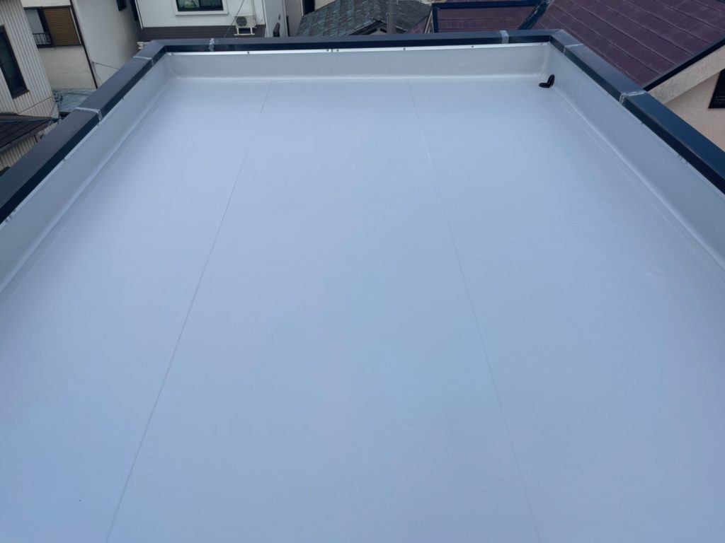 塔屋屋上にて塩ビシート防水機械的固定工法を行いました