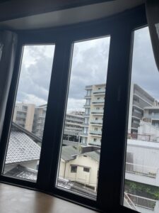 吹田市にて出窓ガラスの交換工事を行いましたの施工事例画像