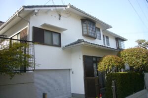 吹田市にて外壁と塀の塗装及び樋の交換が完了しましたの施工事例画像