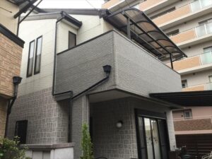 大阪市福島区にて外壁クリヤー塗装と塗りつぶしで、カラーベスト屋根をラジカル制御塗料で塗装しました！の施工事例画像