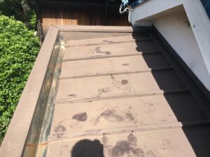 東大阪市にてトタン屋根→カルバリウム鋼板にカバー工法で葺き替えの施工事例画像